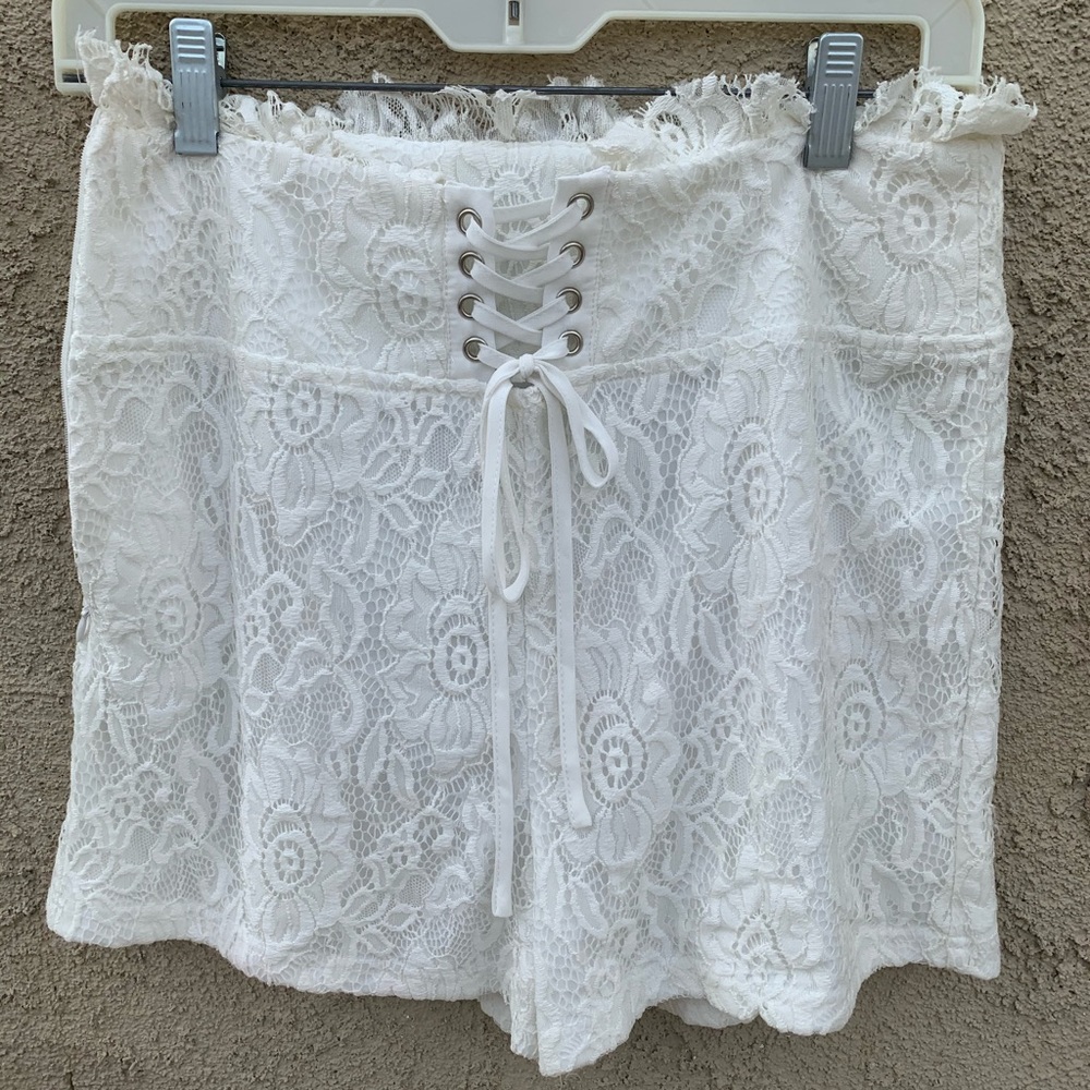 Dress Code White Lace High Waist Shorts
